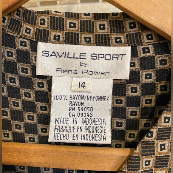 Patterned pant and shirt outfit, elastic waist pants size 12 and top size 14. - Picture 3 of 8